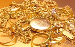 Comment estimer la valeur de vos bijoux en or avant la vente